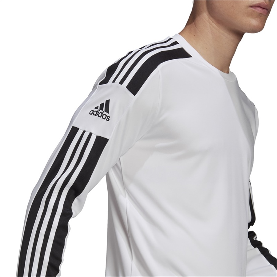 gn5793_app_on-model_detail-1_white